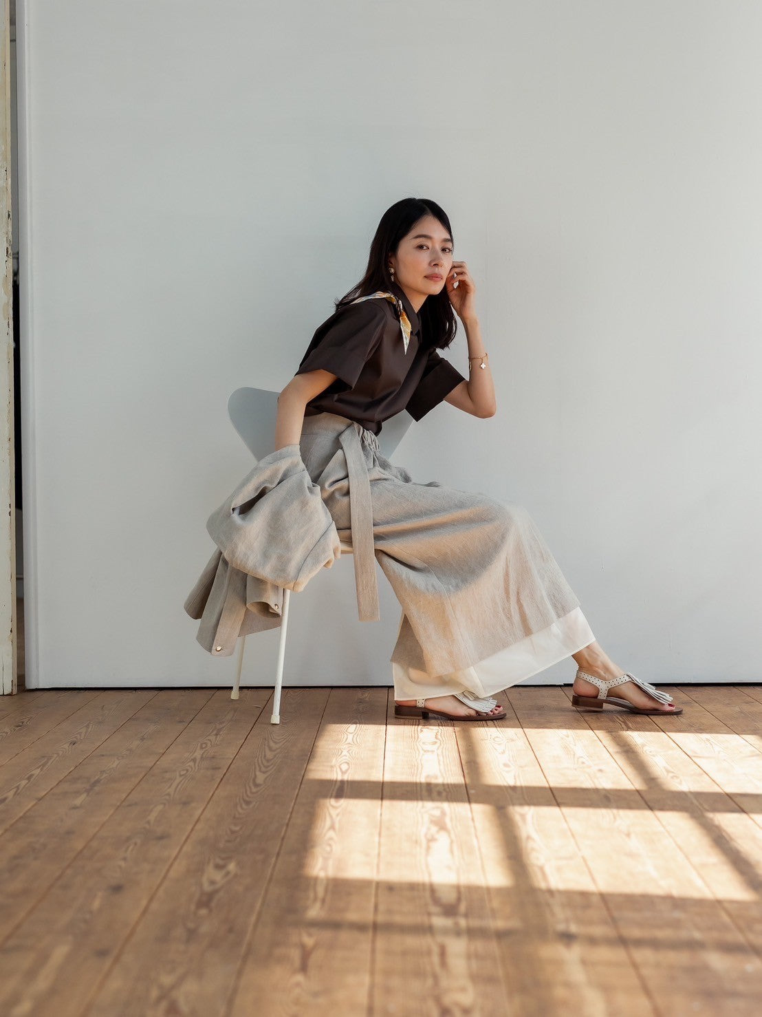 Nina / squeeze linen skirt (sand/carbon/cloud)