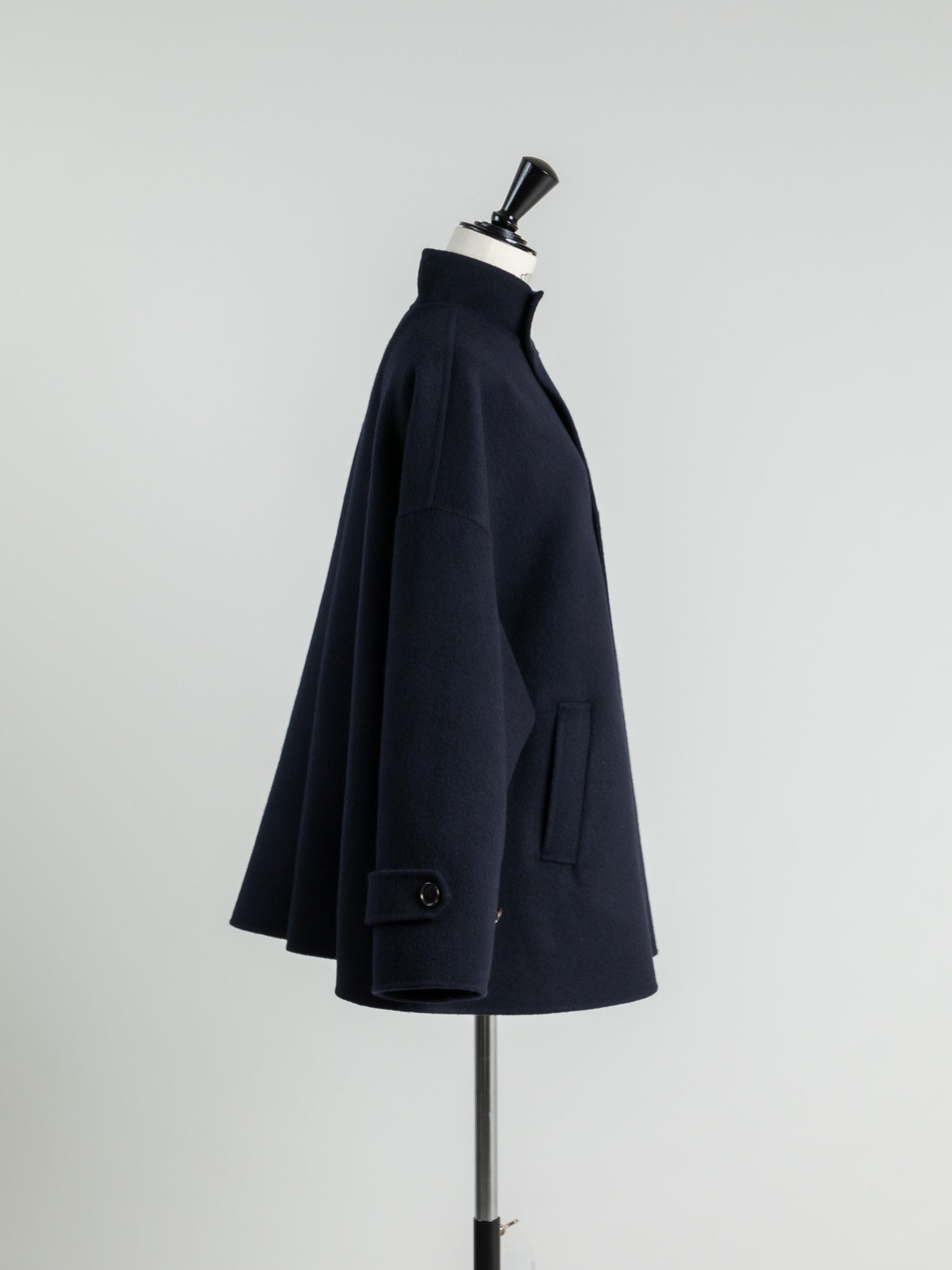 Sarah/short triangle coat