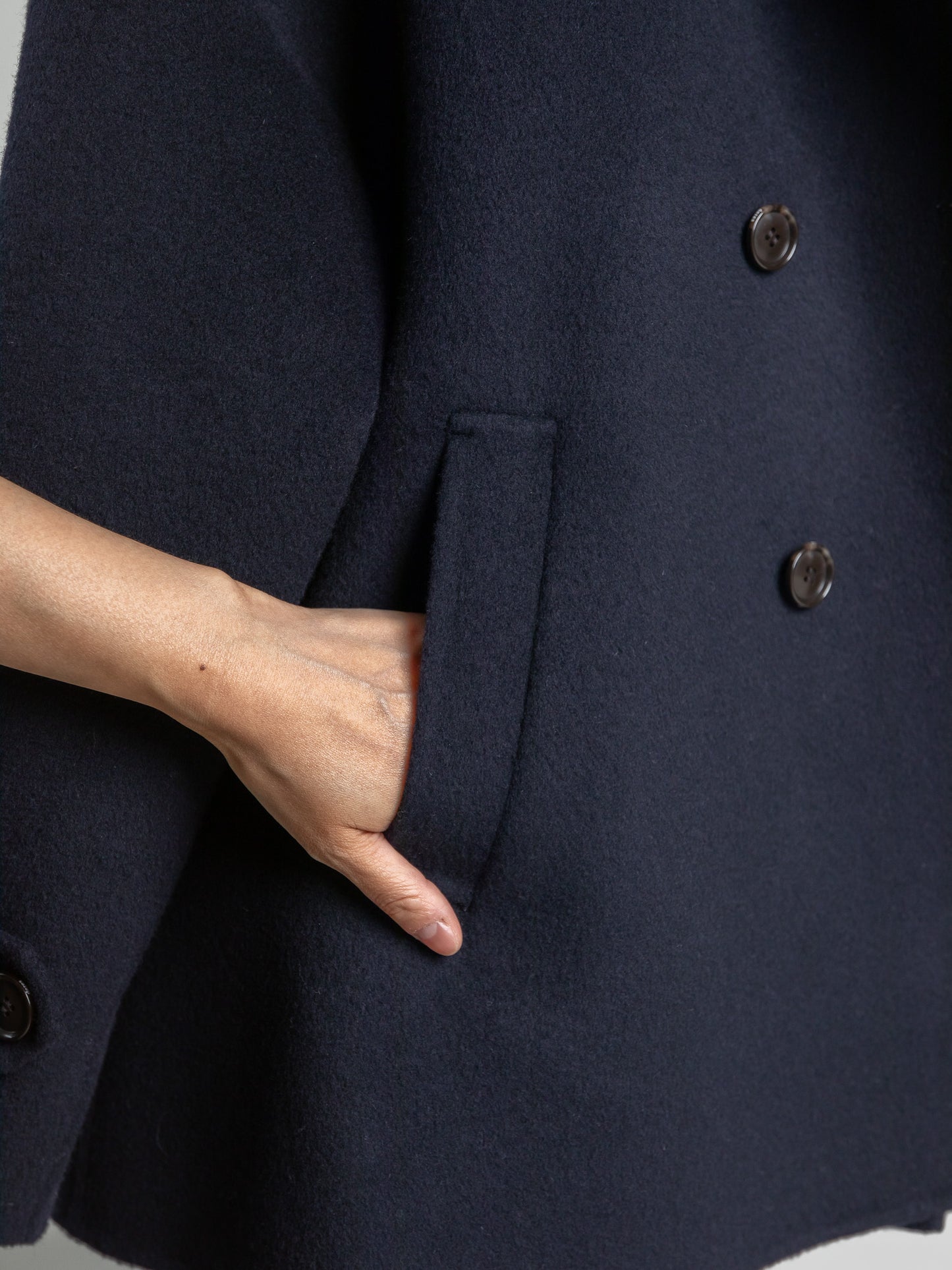 Sarah/short triangle coat