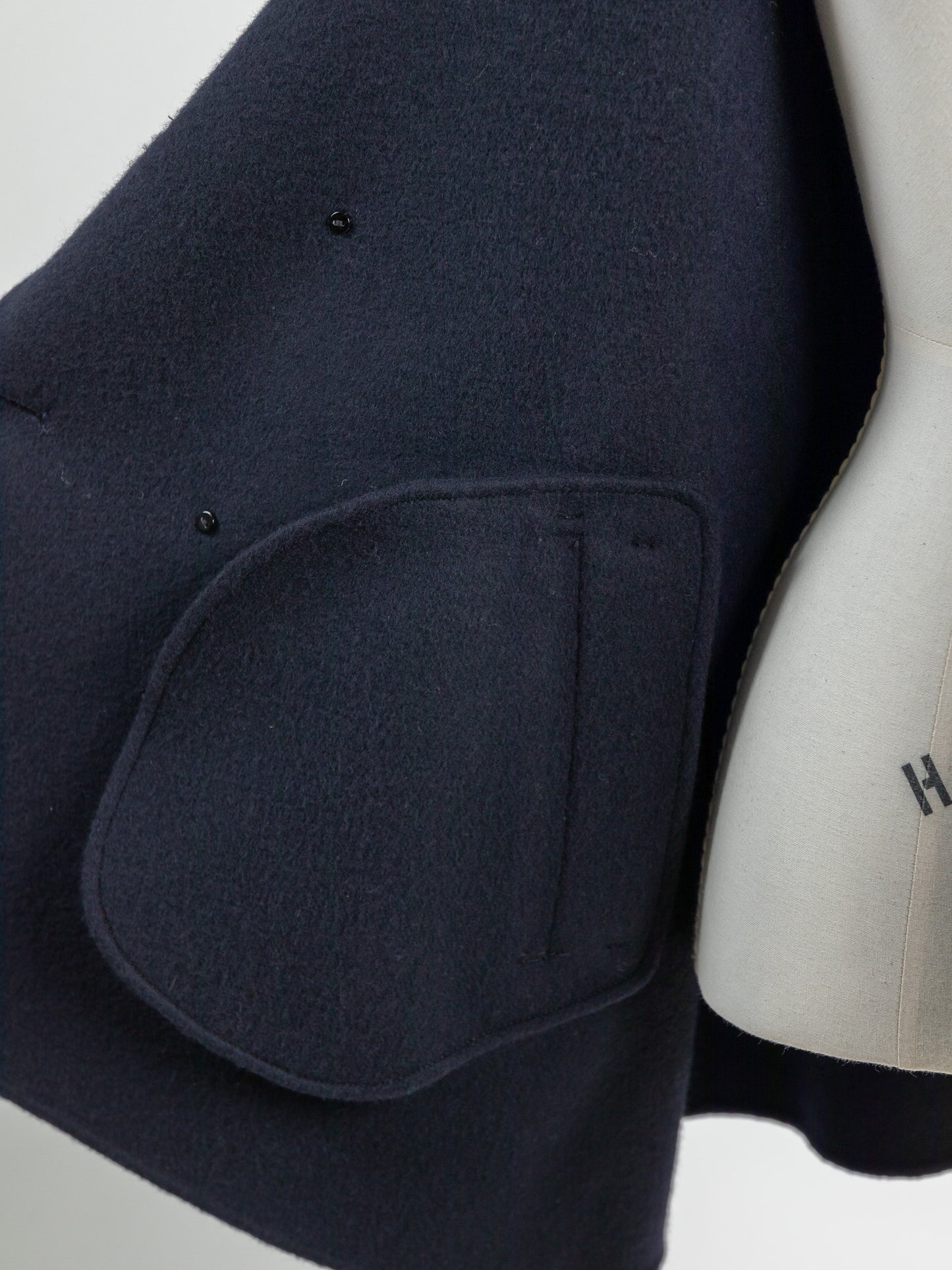 Sarah/short triangle coat