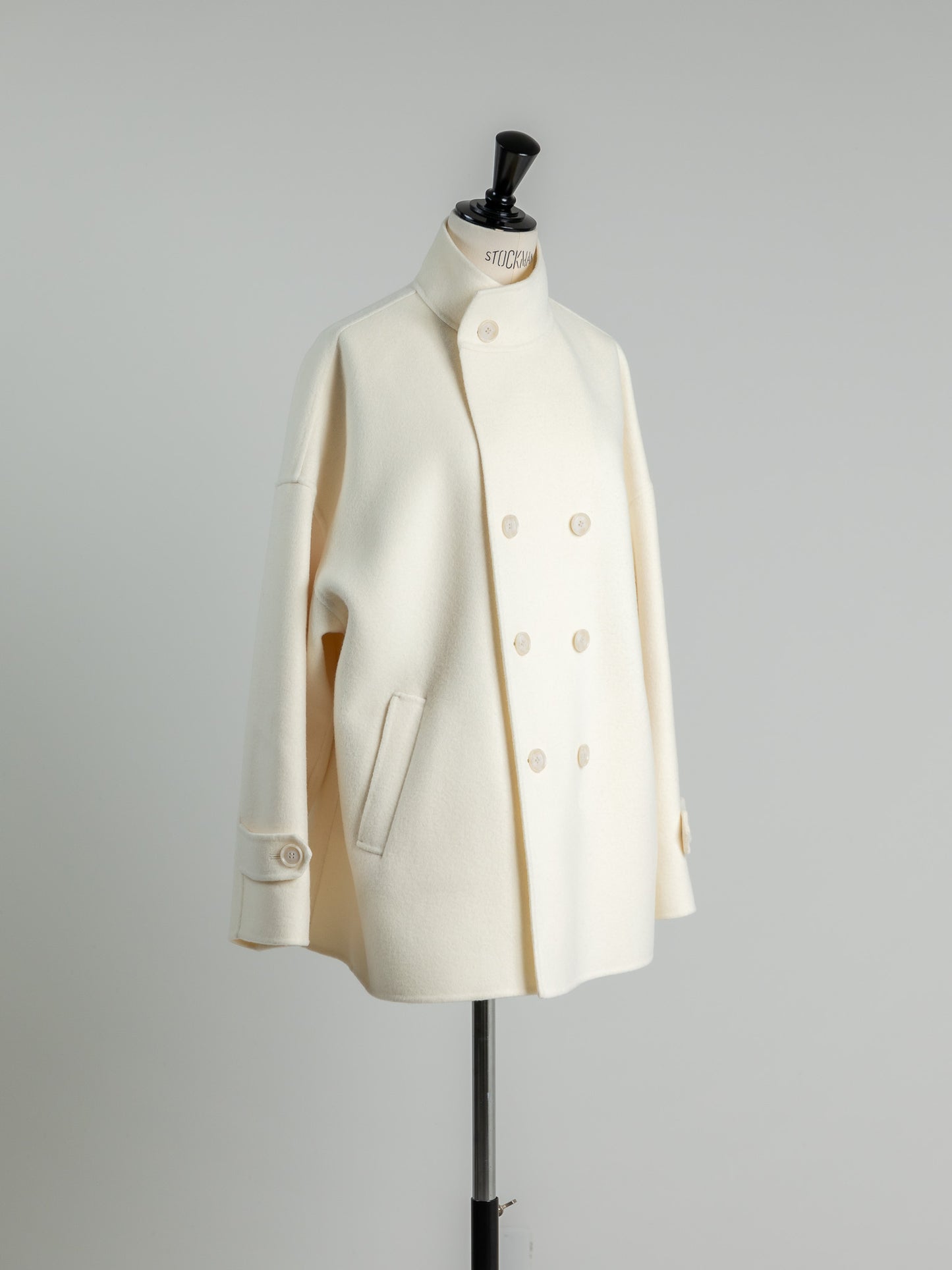 Sarah/short triangle coat