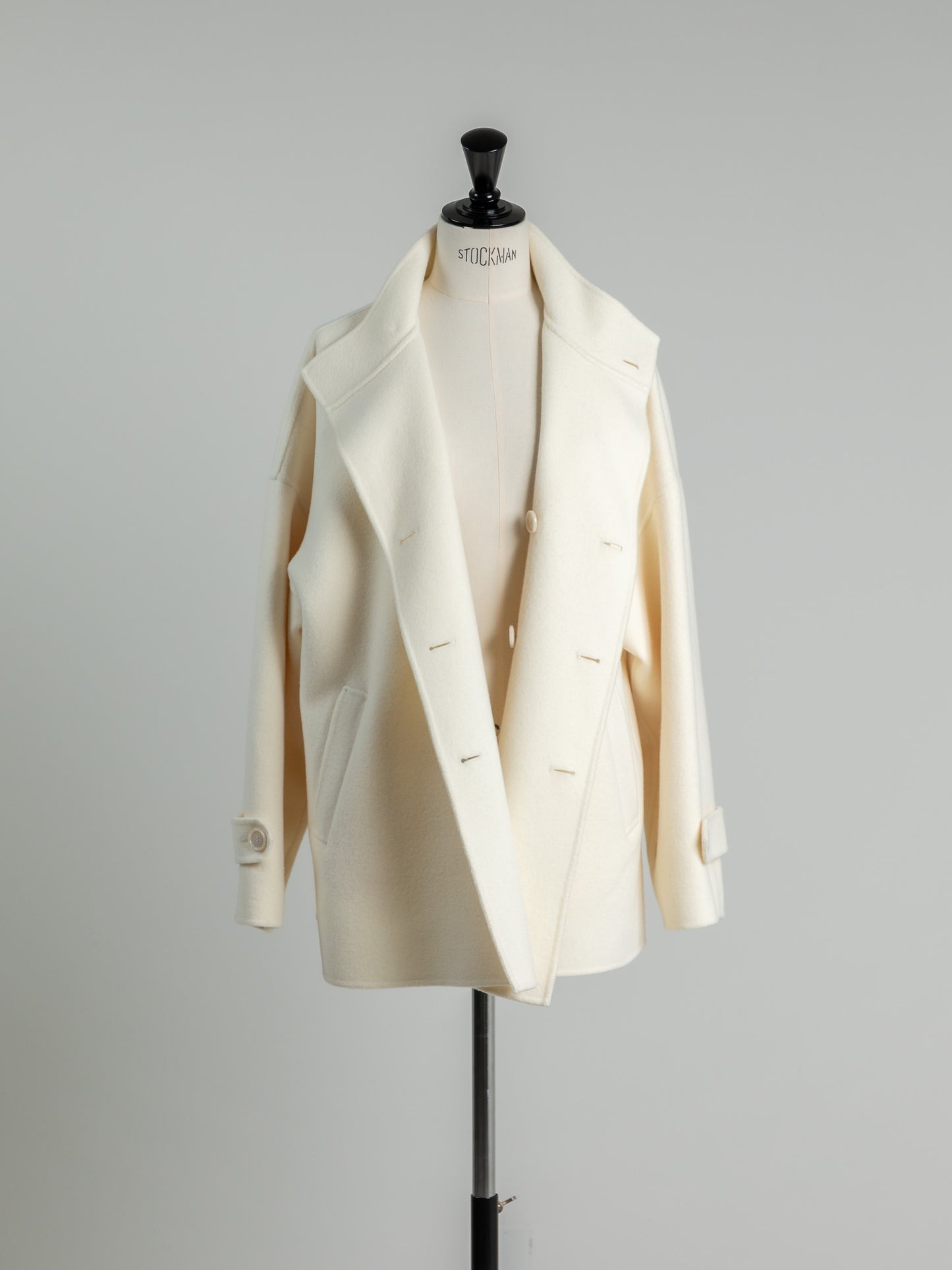 Sarah/short triangle coat