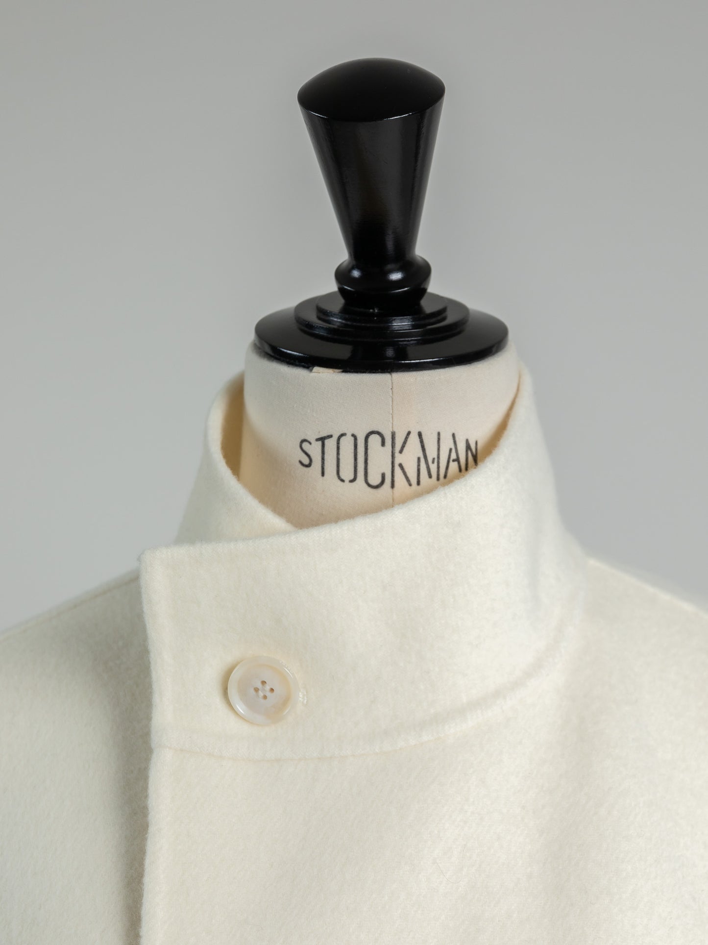 Sarah/short triangle coat