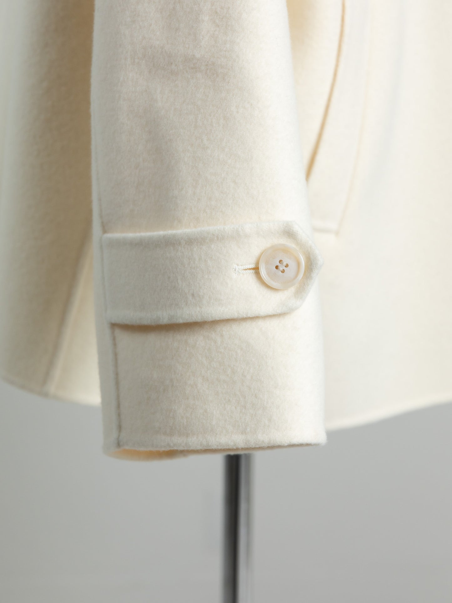 Sarah/short triangle coat