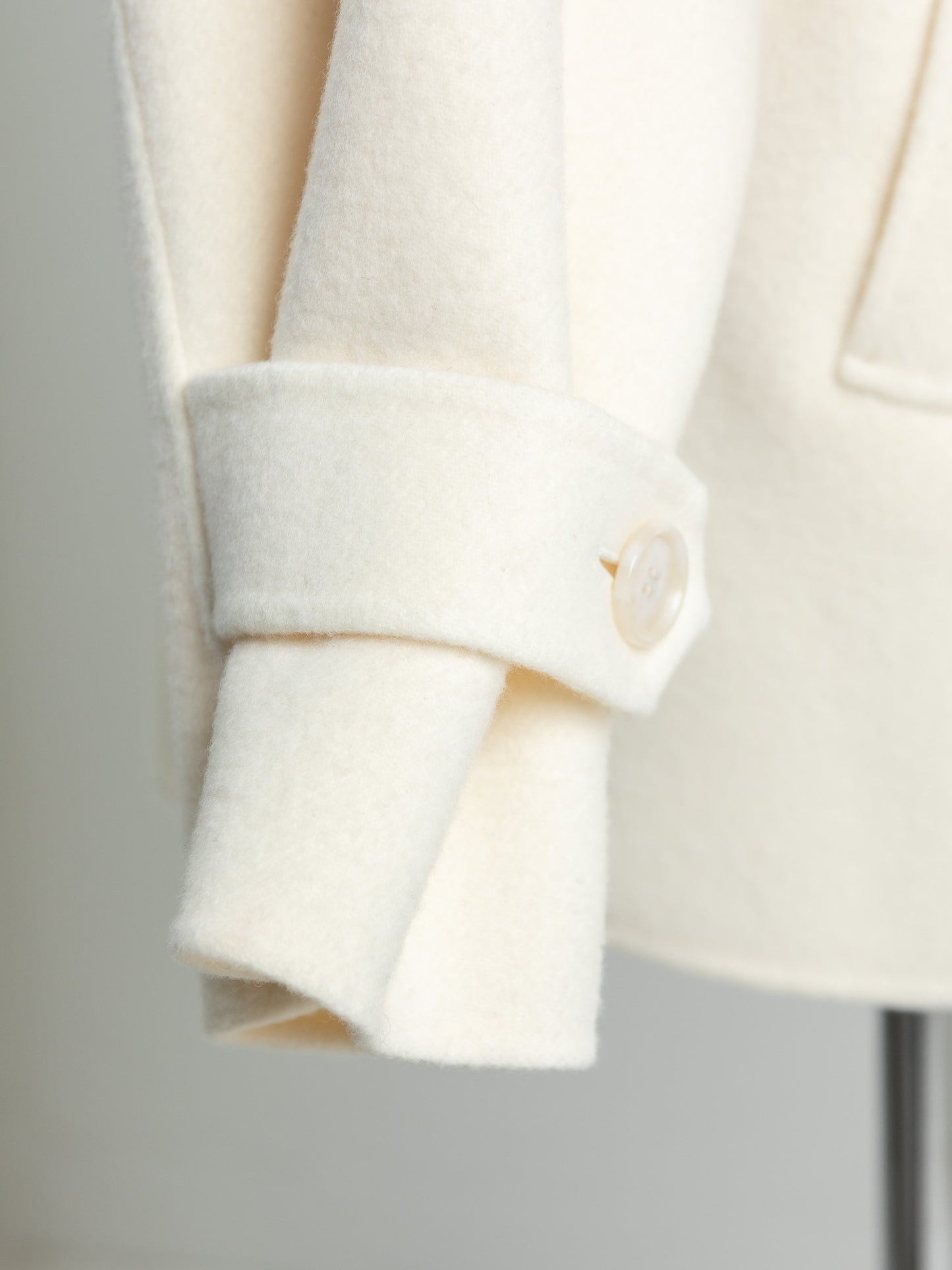 Sarah/short triangle coat