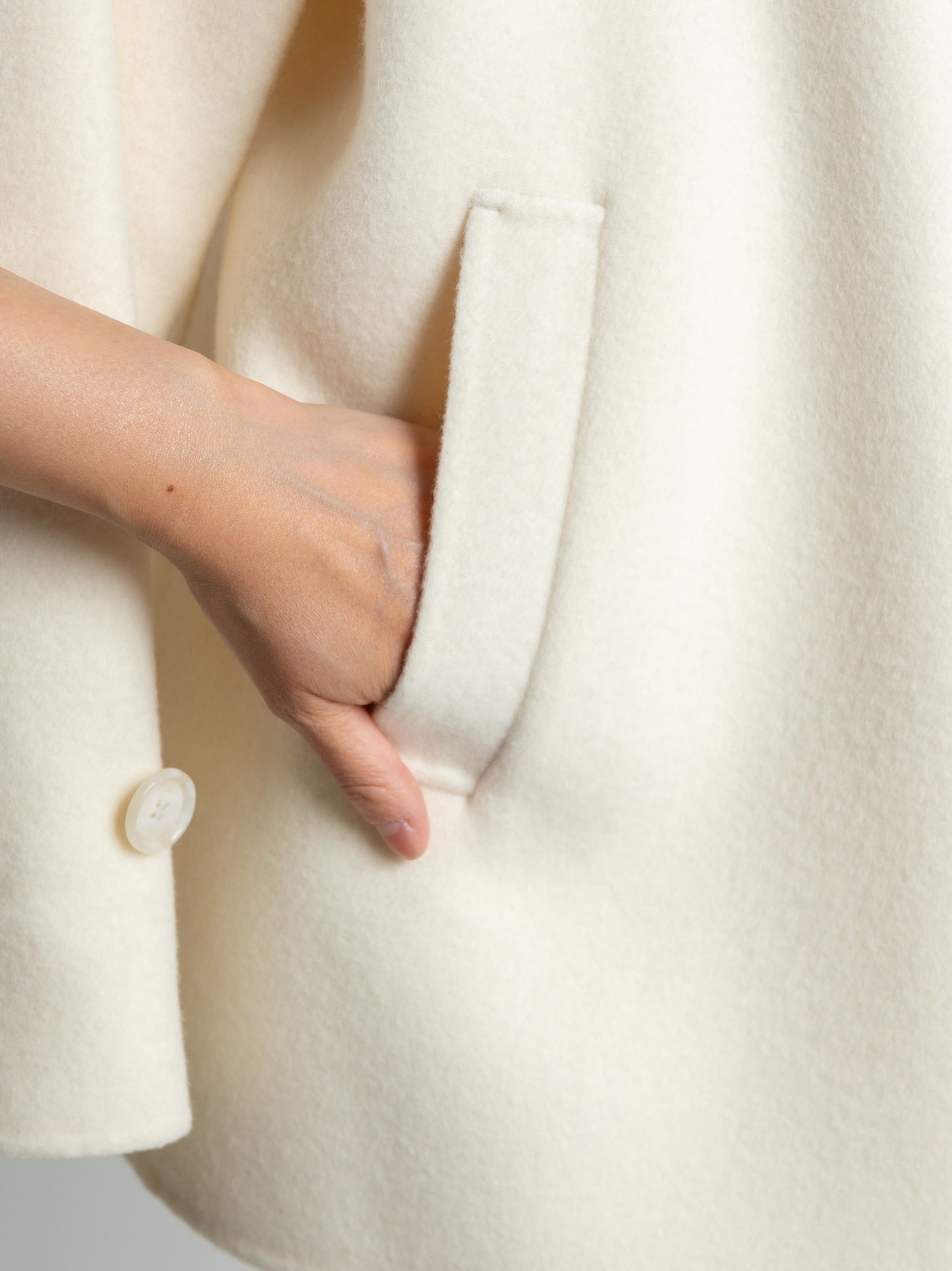 Sarah/short triangle coat