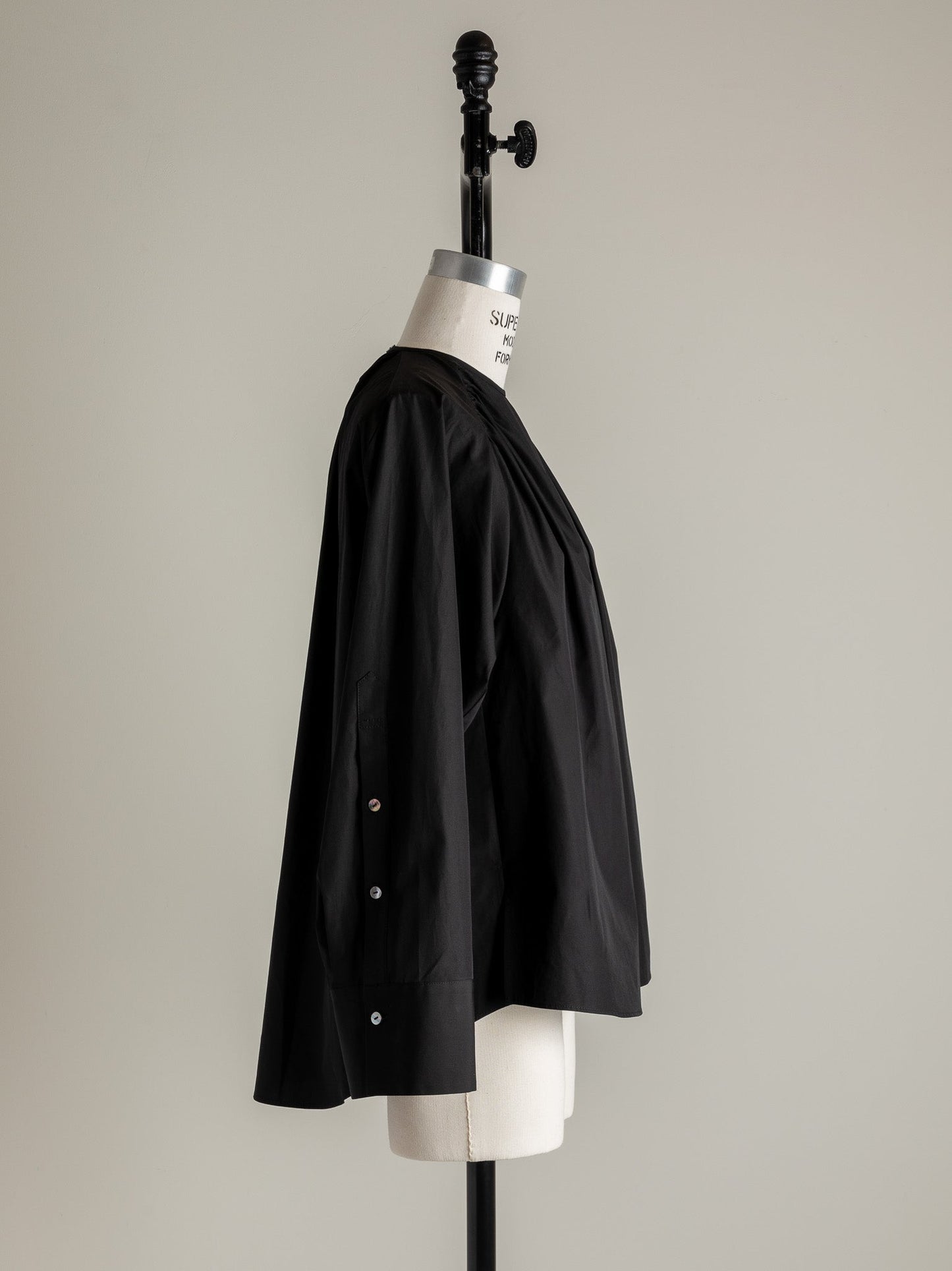 Hope / deres thomas maison cotton drape blouse (BLACK/OFF-WHITE)