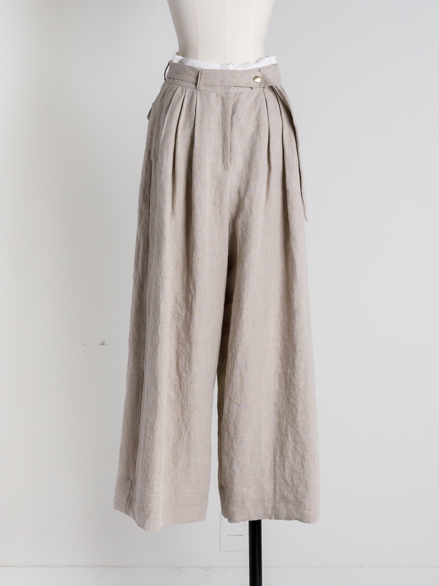 Sage / floating linen pants (sand/carbon/cloud) – deres.online