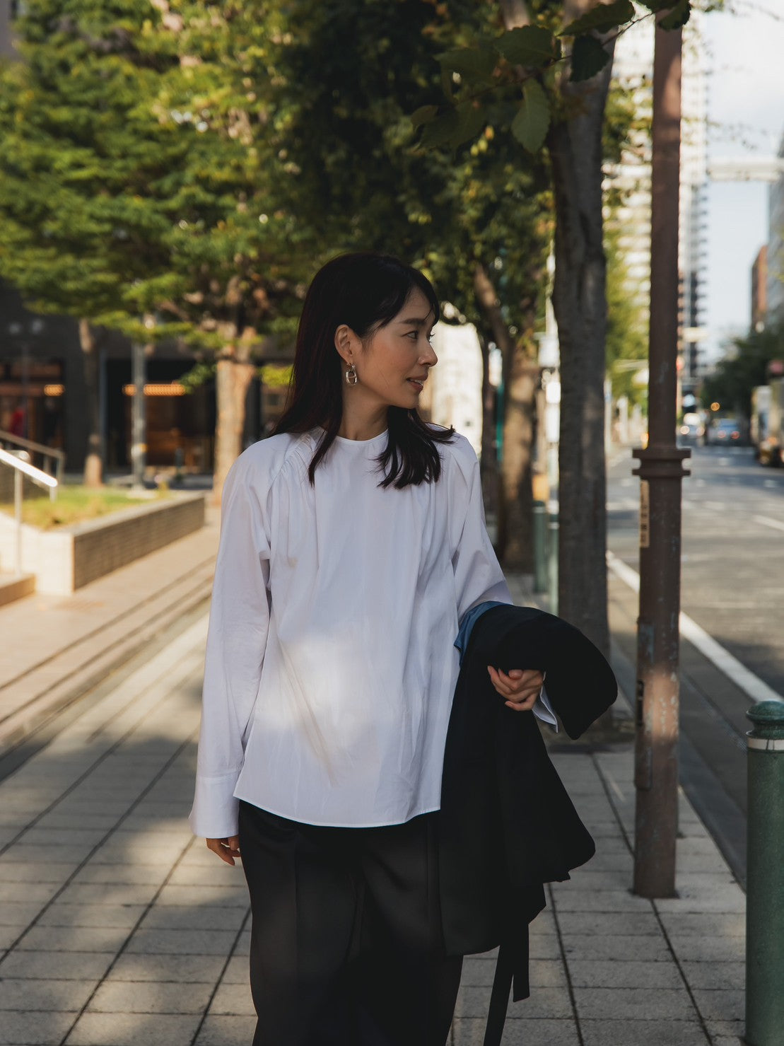 Hope / deres thomas maison cotton drape blouse (BLACK/OFF-WHITE)