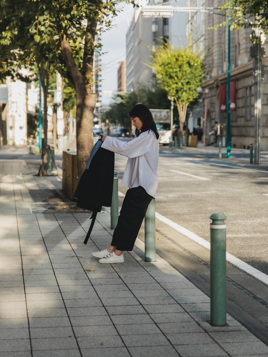 Hope / deres thomas maison cotton drape blouse (BLACK/OFF-WHITE)
