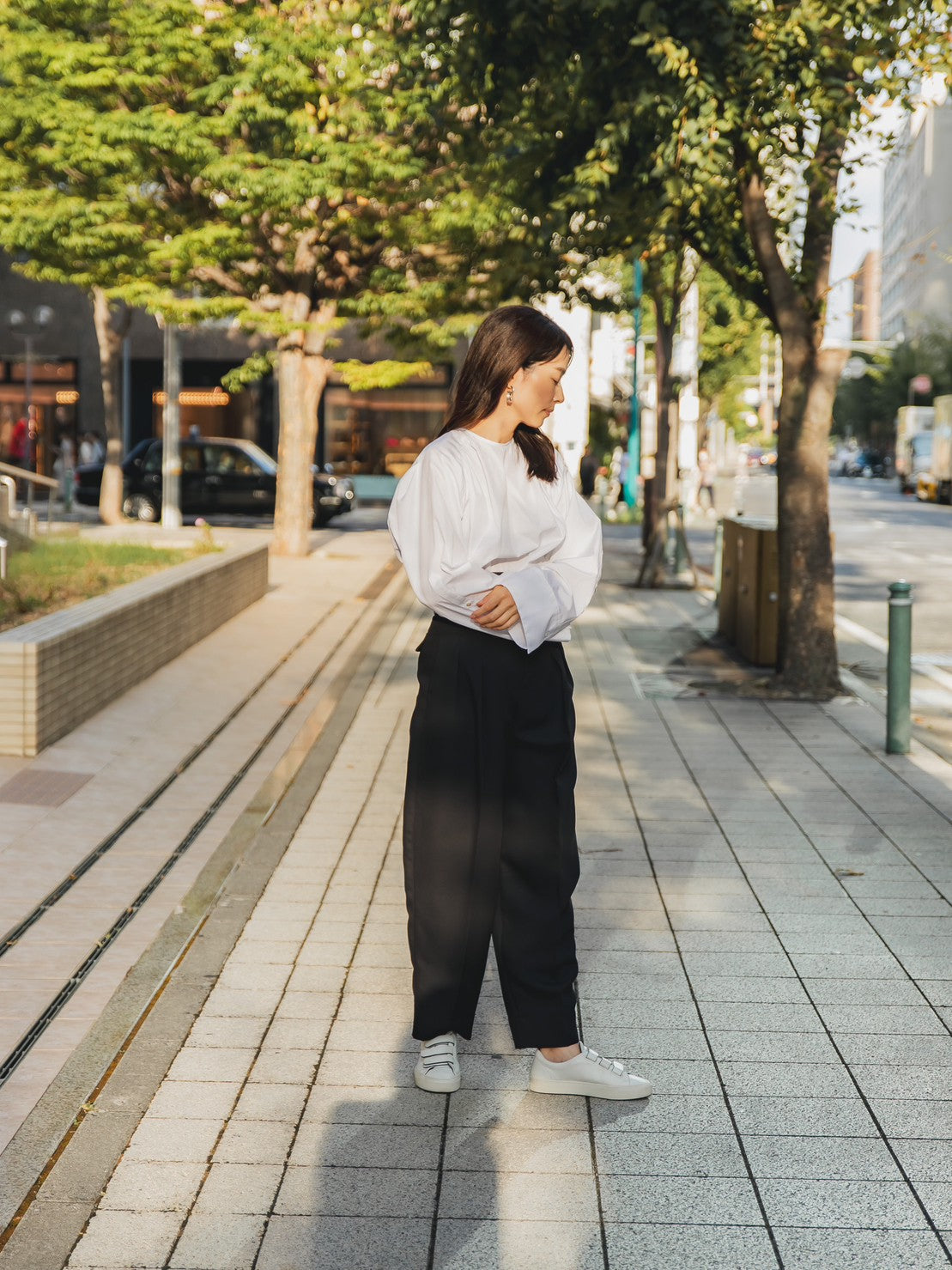 Hope / deres thomas maison cotton drape blouse (BLACK/OFF-WHITE)