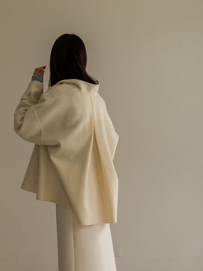 Sarah/short triangle coat