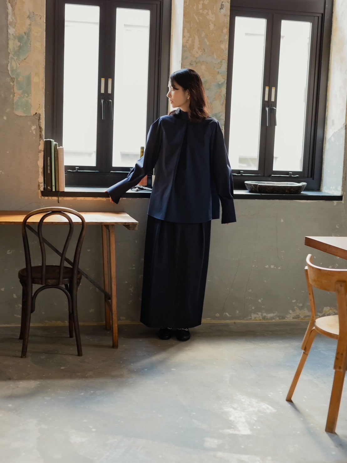 Valentina / blooming embroidery blouse (NAVY×NAVY / WHITE