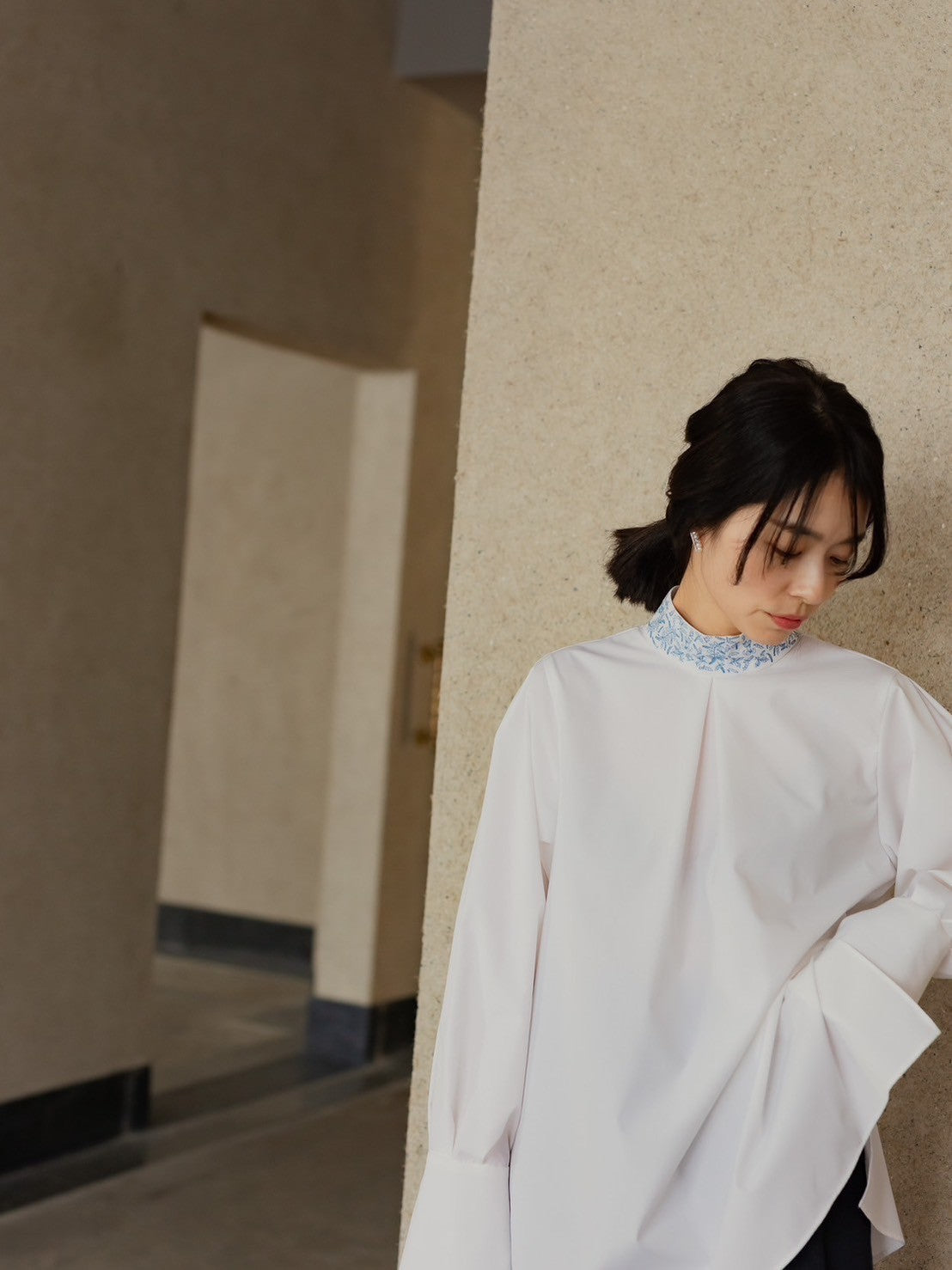 Valentina / blooming embroidery blouse (NAVY×NAVY / WHITE
