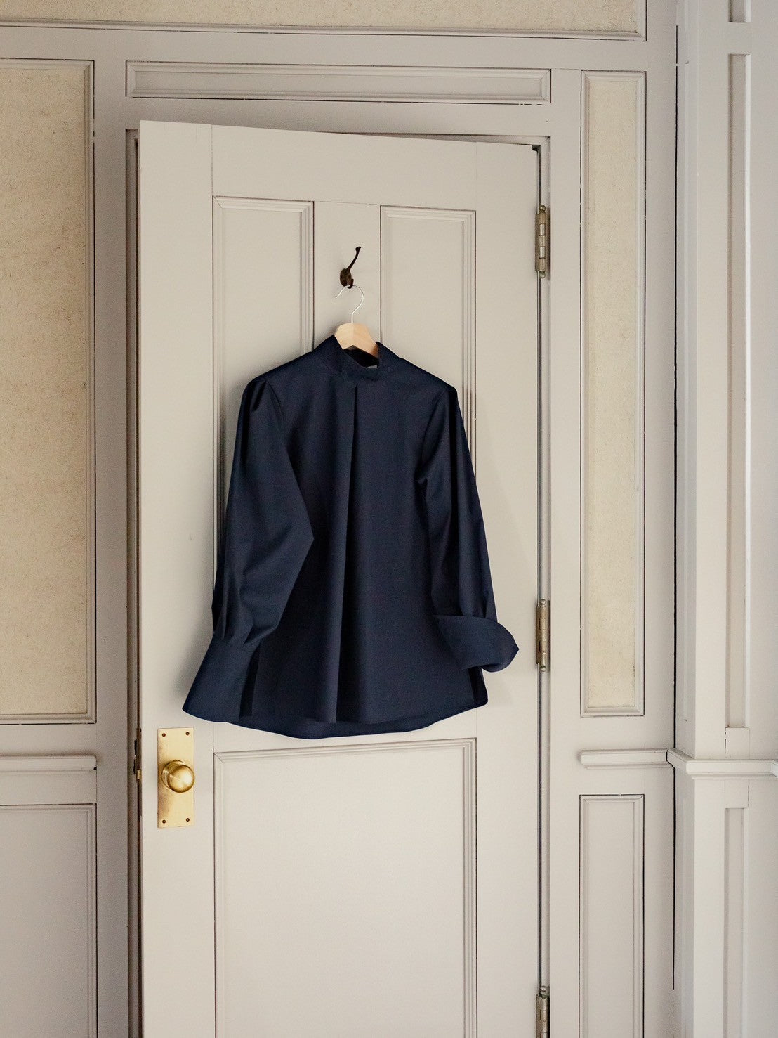 Valentina / blooming embroidery blouse (NAVY×NAVY / WHITE