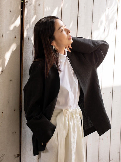 Patricia / floating linen jacket (sand/carbon)