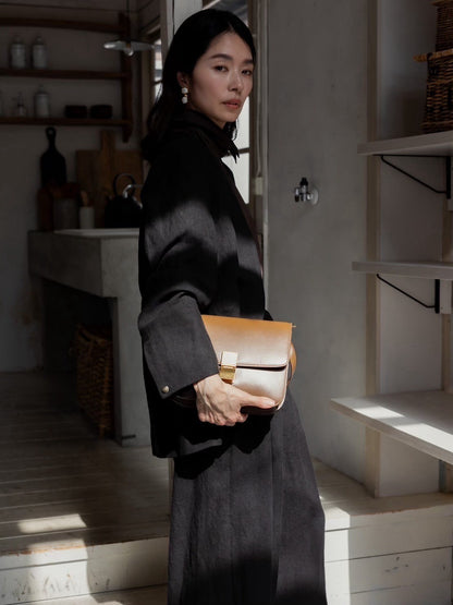 Patricia / floating linen jacket (sand/carbon)
